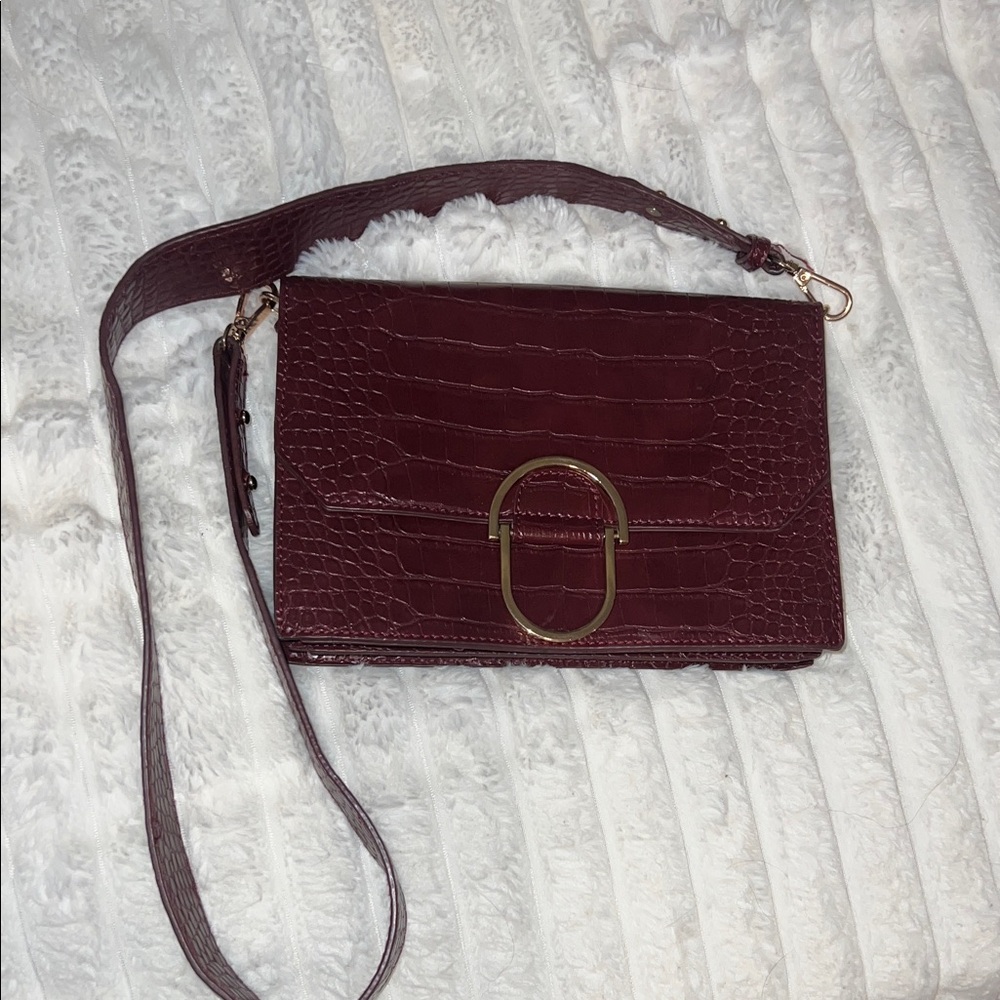 Chic Burgundy Croc-Embossed Crossbody Bag
